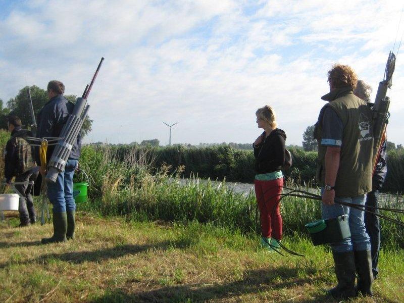 Op naar de volgende stek en hopen op meer vis en minder riet...